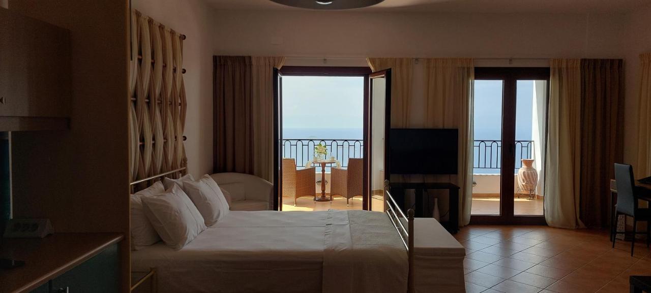 Horizon Studios With Sea View - Free Parking Глоса Екстериор снимка
