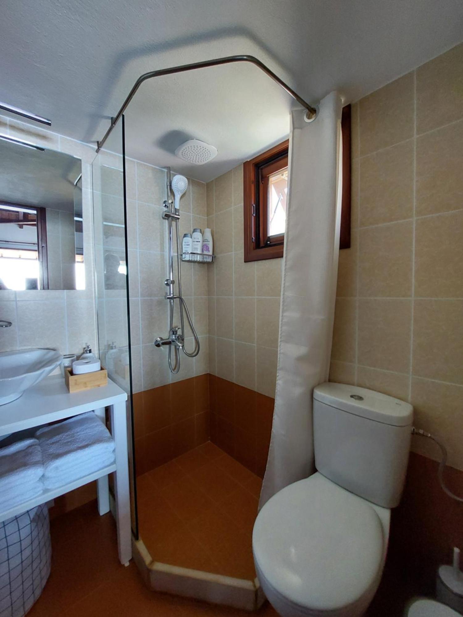 Horizon Studios With Sea View - Free Parking Глоса Екстериор снимка